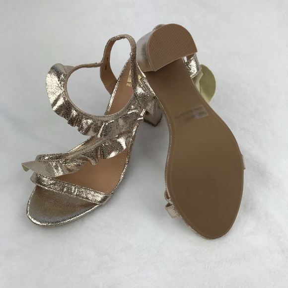 [Report] Metallic Gold Strappy Ruffle Chunky Block Heel Size 7 Womens Shoes - Picture 9 of 9